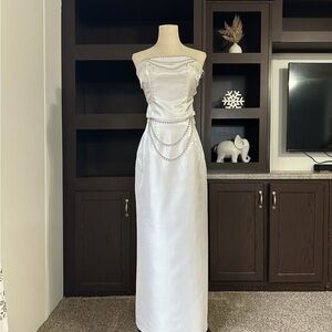 Elegant White Strapless Dress